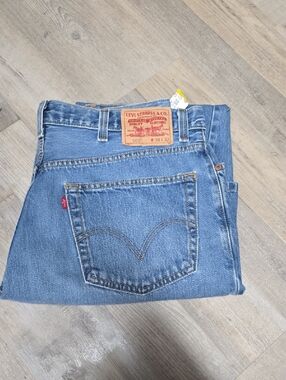 Levi's Men's Blue Straight Leg Jeans with Signature Back Pocket